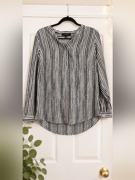 Jasmine & Juliana Tops - Jasmine & Juliana Classic Minimalist Business Casual Split Neck Tunic Size Large